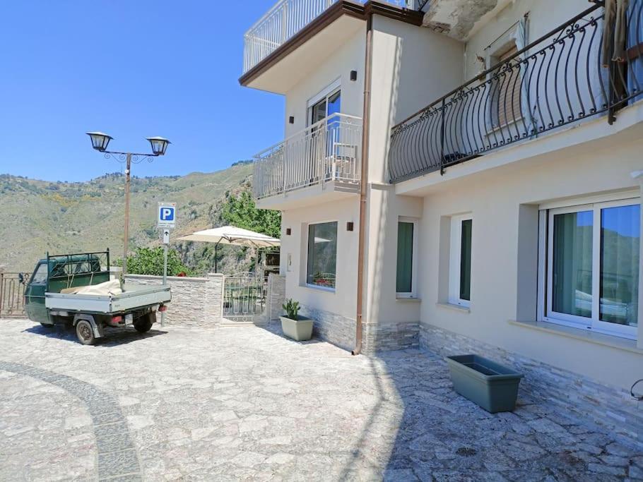 Апартаменты Stanza Mylai Etna View Кастельмола Экстерьер фото
